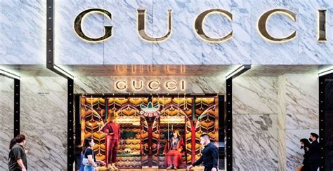 concorrente di gucci dizy|Competitors Analysis of Gucci .